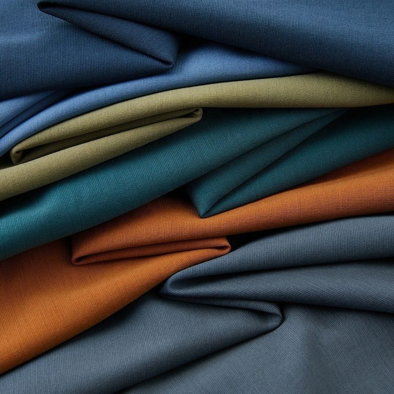 T-shirt blanc de couleur solide pour hommes avec logo personnalisé imprimé en tissu tricoté 100% coton