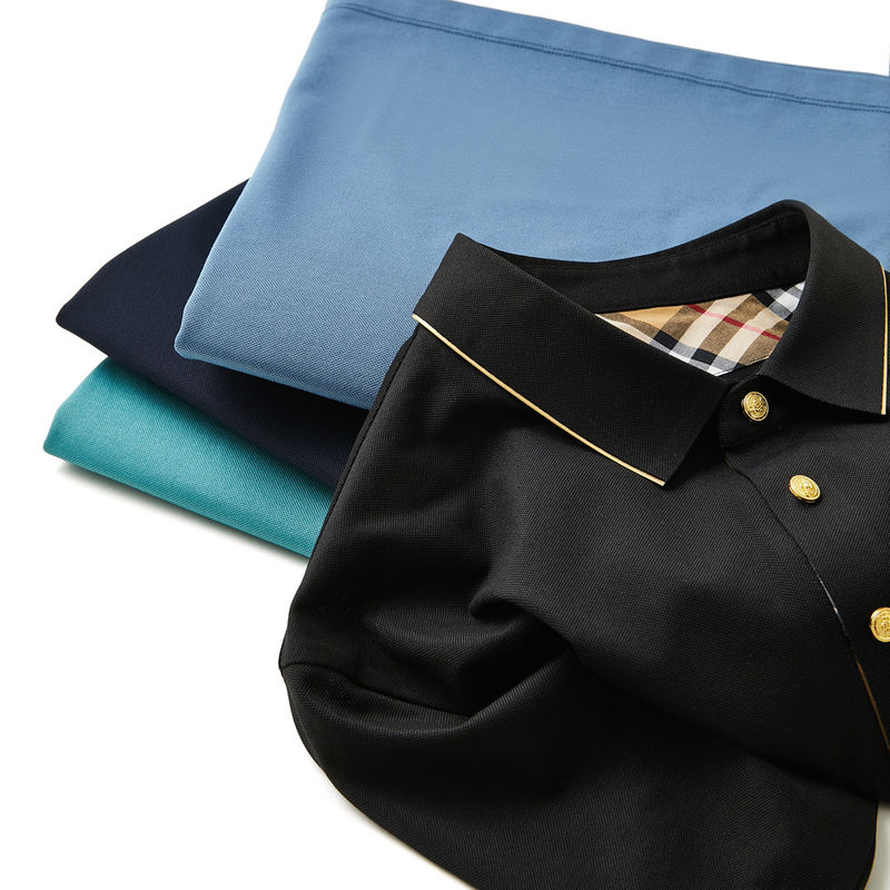 Couleurs personnalisées T-shirts sans couture pour hommes avec tissu anti-rides et 100% coton