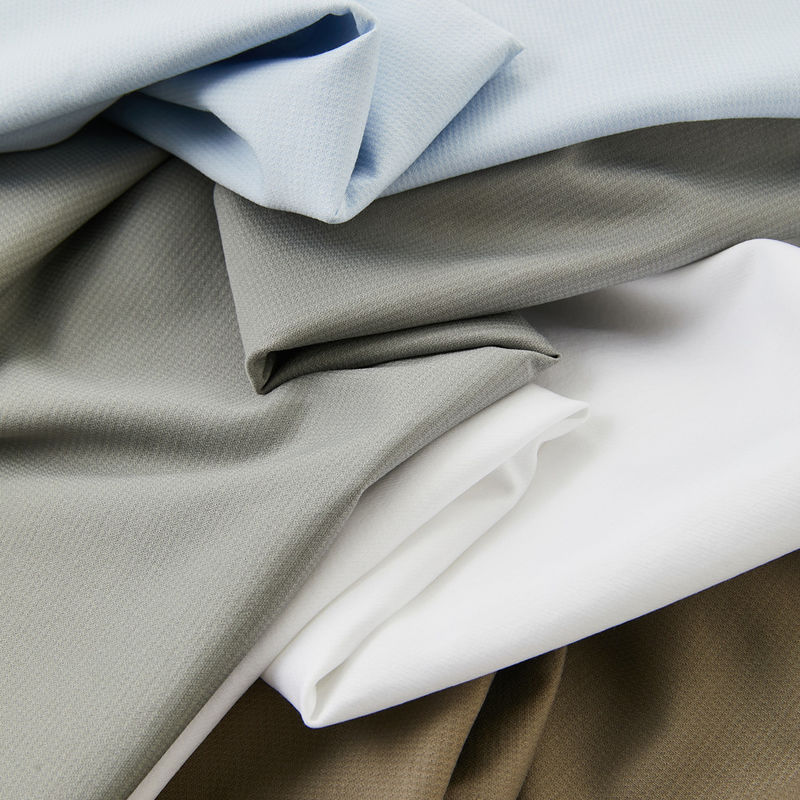 C'est une chemise de polo pour homme 100% coton personnalisé.