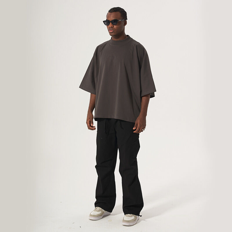 Fabricants de vêtements T-shirt sur mesure 220 Gsm T-shirt lourd T-shirt sans couture T-shirt découpé en boîte