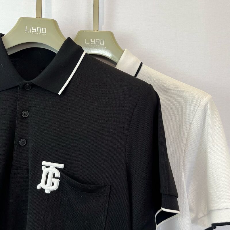 Polo brodé avec logo pour homme | Noir avec bordure blanche, poche poitrine et design tendance monogrammé, polo piqué pour homme