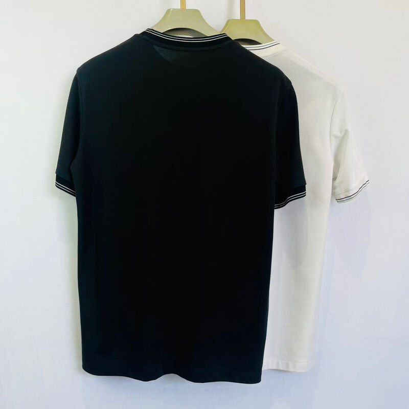 Polo brodé avec logo pour homme | Noir avec bordure blanche, poche poitrine et design tendance monogrammé, polo piqué pour homme