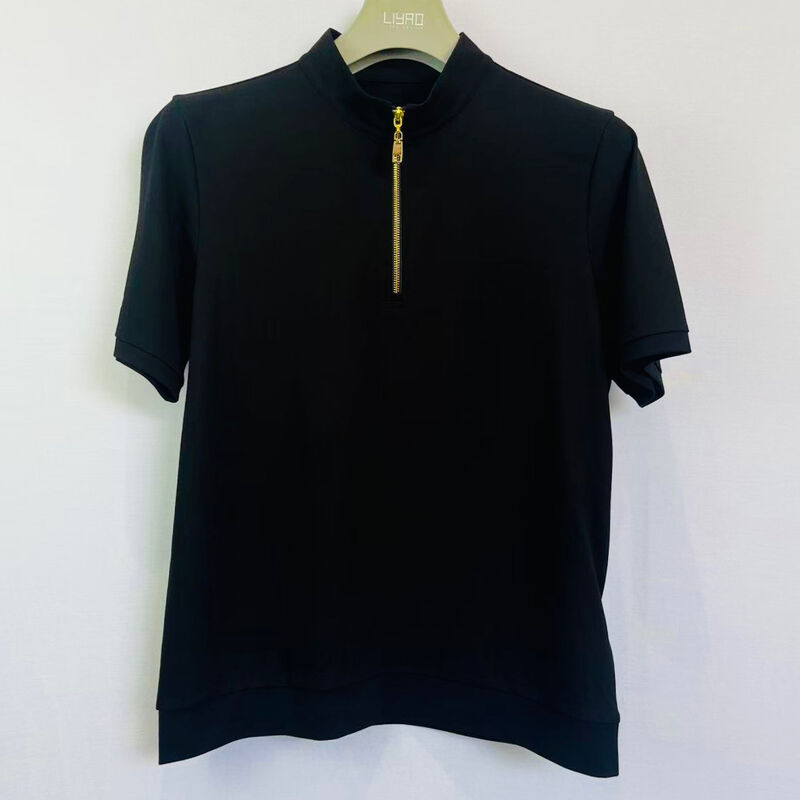 Polo à col montant pour homme | Noir avec fermeture éclair dorée, manches courtes, style moderne et minimaliste, polo en jersey pour homme