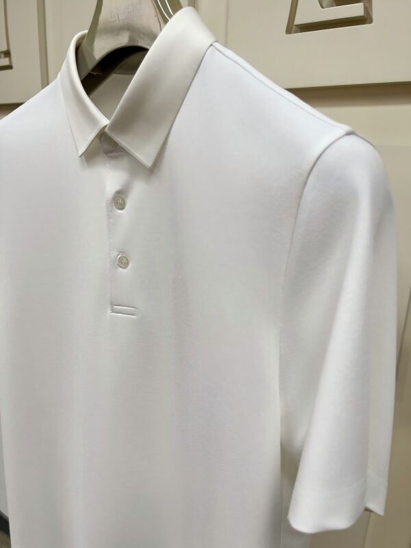 T-shirts pour hommes de qualité supérieure. Conception minimaliste, manches courtes, tissu doux pour toutes les saisons.