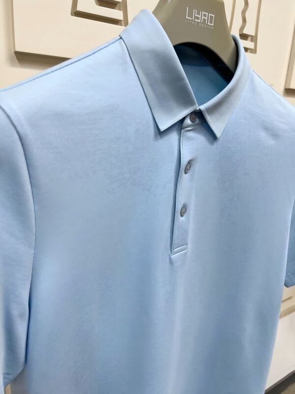 T-shirts pour hommes de qualité supérieure. Conception minimaliste, manches courtes, tissu doux pour toutes les saisons.