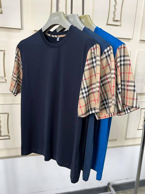 T-shirts de mode pour hommes avec des manches à carreaux emblématiques, un cou de taille normale, du coton de haute qualité