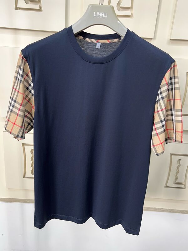 T-shirts de mode pour hommes avec des manches à carreaux emblématiques, un cou de taille normale, du coton de haute qualité